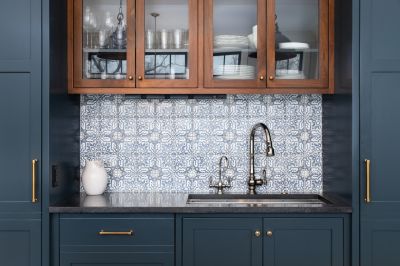 Kitchen backsplash tile installation